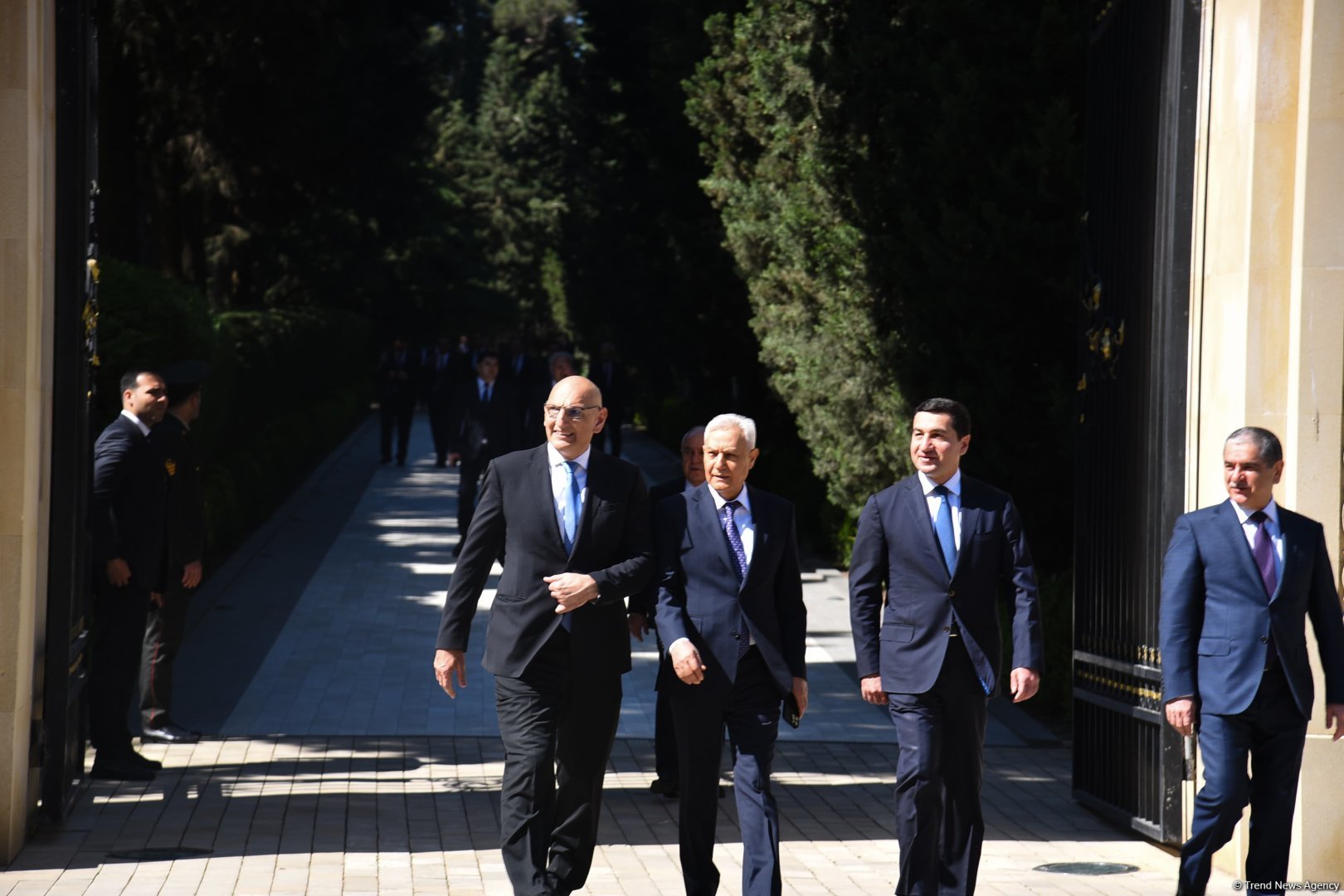 Azerbaijani people honor memory of National Leader Heydar Aliyev (PHOTO)