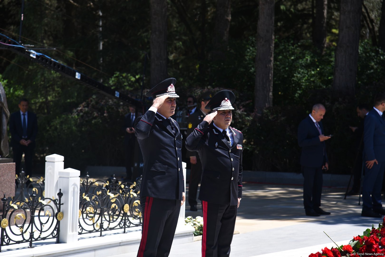 Azerbaijani people honor memory of National Leader Heydar Aliyev (PHOTO)