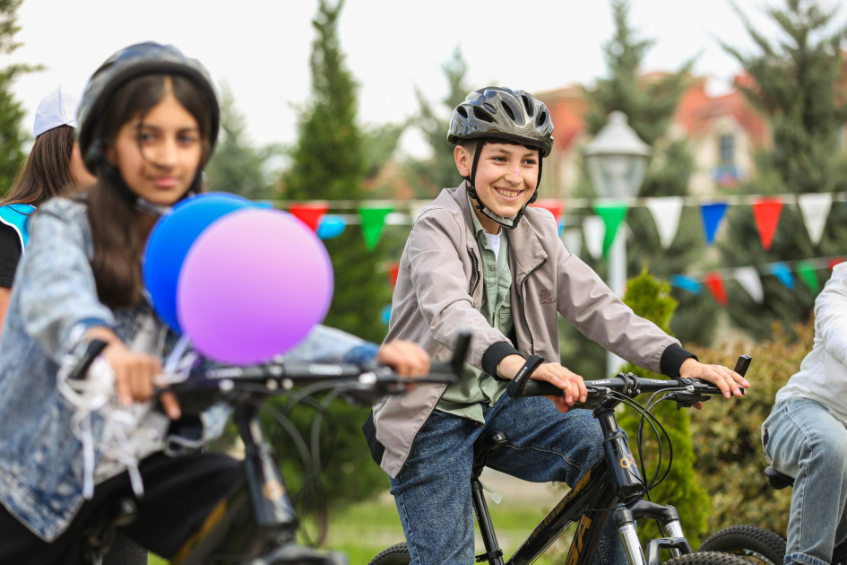 Children and adolescents receive bicycles at Heydar Aliyev Foundation VP Leyla Aliyeva's initiative (PHOTO)