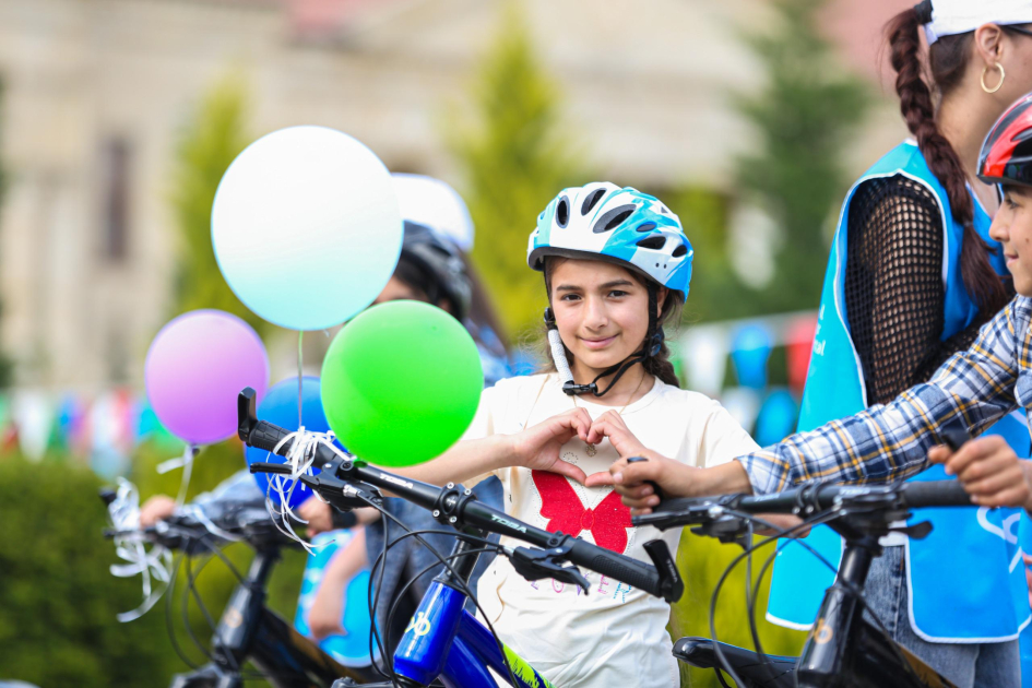 Children and adolescents receive bicycles at Heydar Aliyev Foundation VP Leyla Aliyeva's initiative (PHOTO)