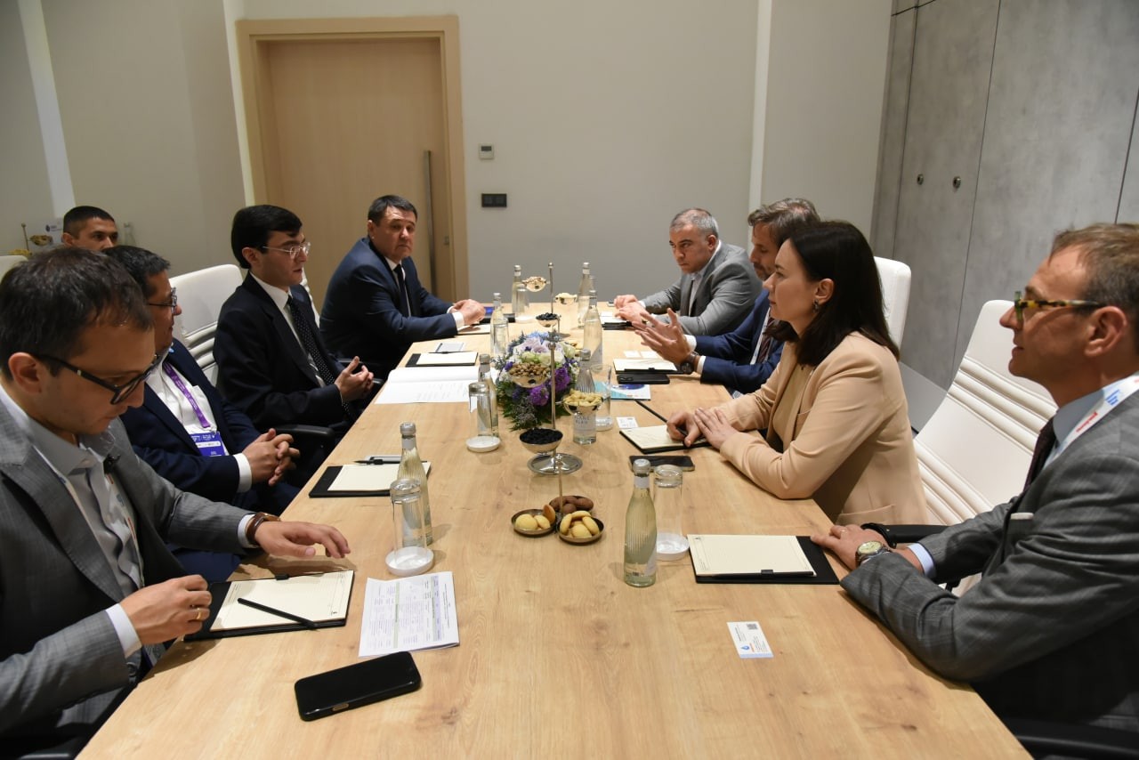 Uzbekneftegaz, French firm explore strategic energy alliance at OGU 2025
