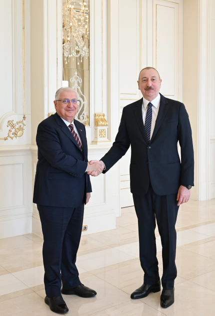 President Ilham Aliyev receives Türkiye's Minister of National Defense (PHOTO/VIDEO)