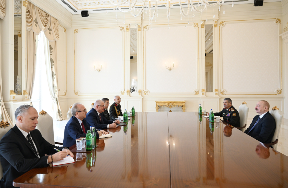 President Ilham Aliyev receives Türkiye's Minister of National Defense (PHOTO/VIDEO)