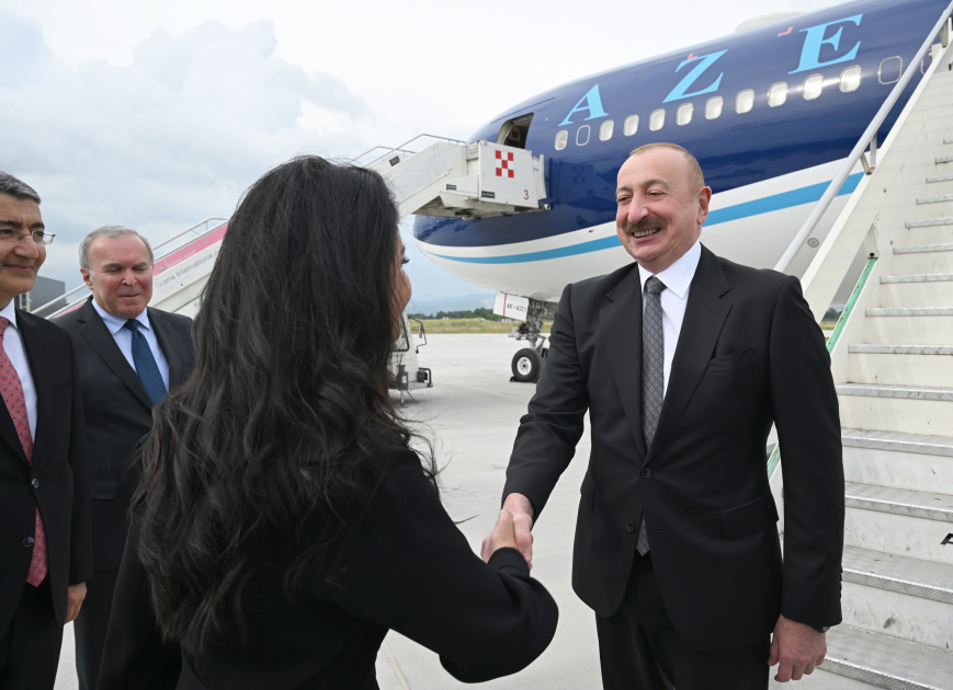 President Ilham Aliyev arrives in Albania for working visit (PHOTO)