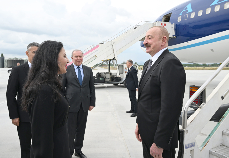 President Ilham Aliyev arrives in Albania for working visit (PHOTO)