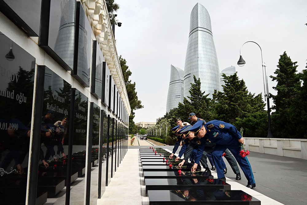 Baku hosts high-level talks between Azerbaijani and Kazakh militaries (PHOTO)