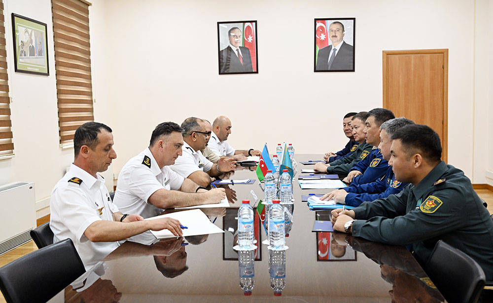 Baku hosts high-level talks between Azerbaijani and Kazakh militaries (PHOTO)