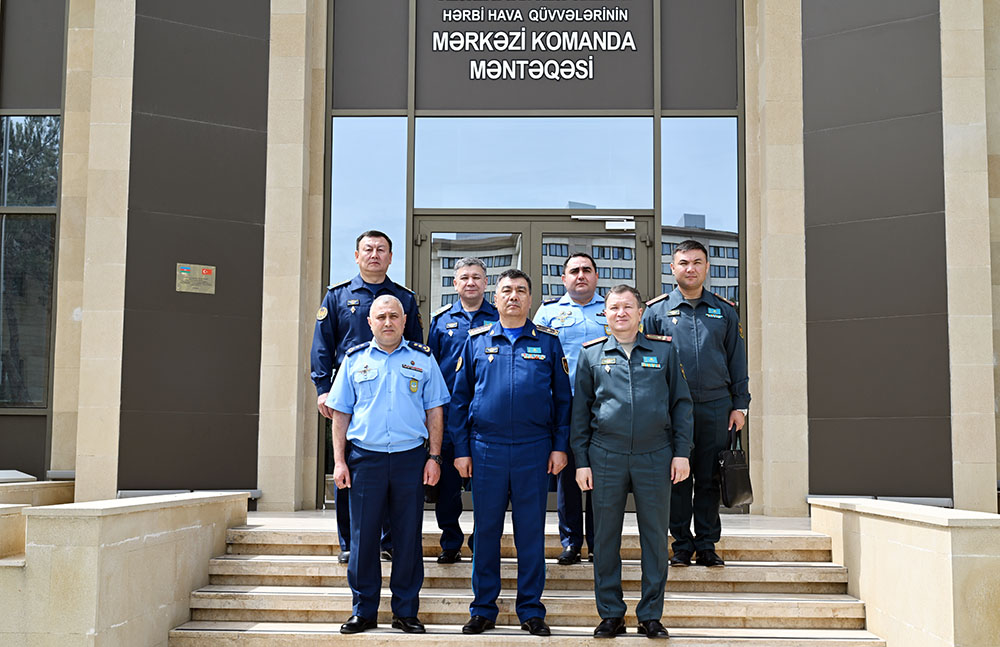 Baku hosts high-level talks between Azerbaijani and Kazakh militaries (PHOTO)