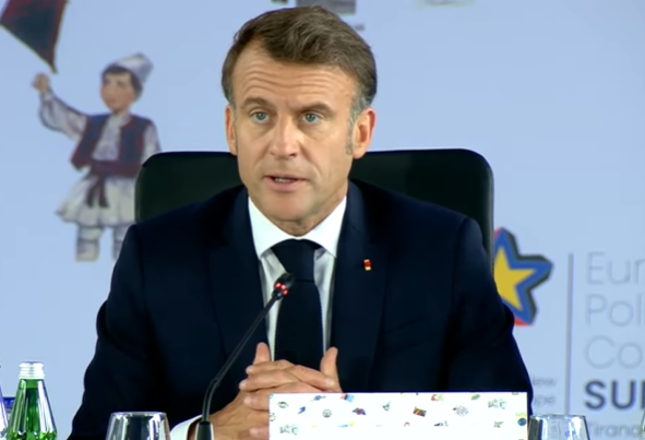 France supports Baku and Yerevan's efforts to sign peace treaty - Macron