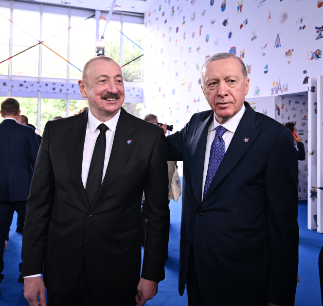 President Ilham Aliyev meets Turkish President Recep Tayyip Erdoğan in Albania (VIDEO)