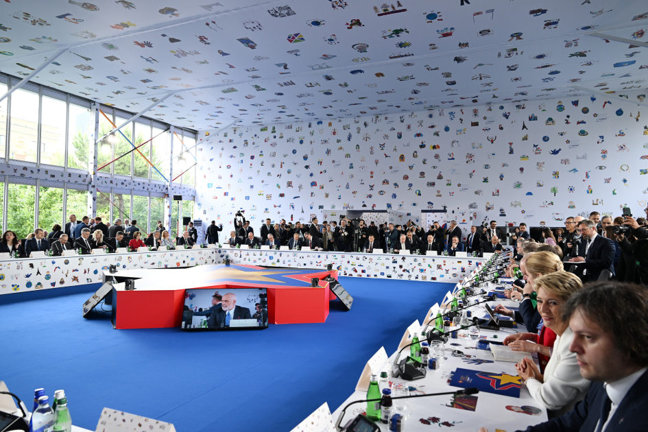 President Ilham Aliyev attends opening plenary session of 6th EPC Summit (PHOTO)