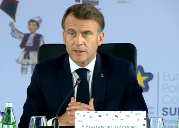 France supports Baku and Yerevan's efforts to sign peace treaty - Macron