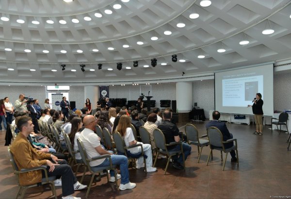 US Embassy in Azerbaijan hosts educational exhibition in Baku (PHOTO)