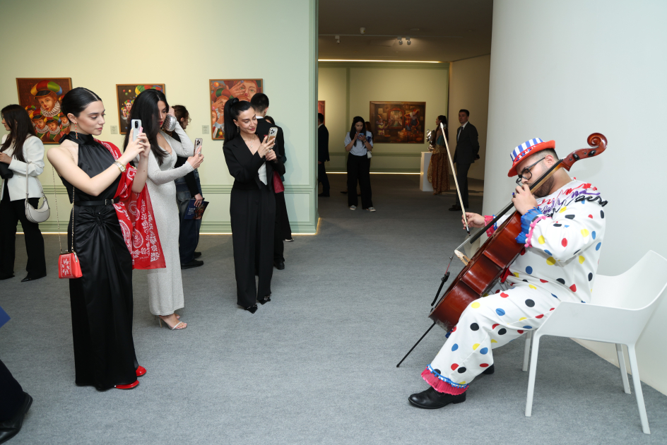 Heydar Aliyev Center hosts Brazilian artist`s exhibition "Reflection of Eternity" (PHOTO/VIDEO)