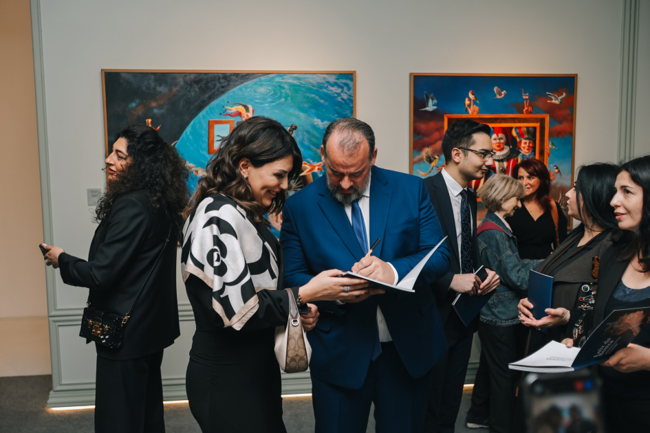 Heydar Aliyev Center hosts Brazilian artist`s exhibition "Reflection of Eternity" (PHOTO/VIDEO)