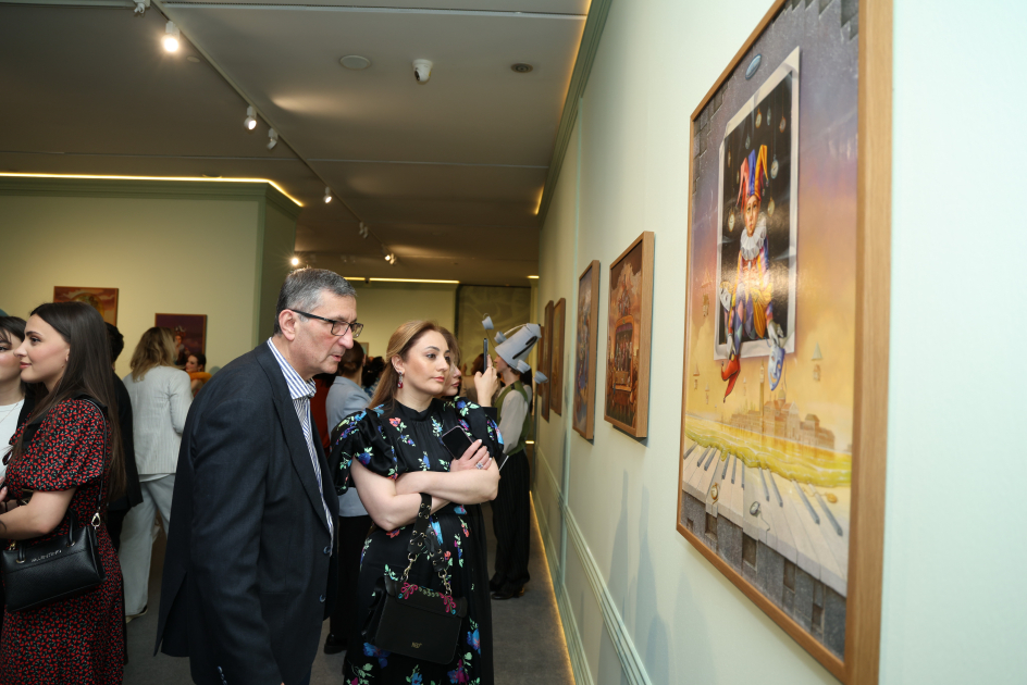 Heydar Aliyev Center hosts Brazilian artist`s exhibition "Reflection of Eternity" (PHOTO/VIDEO)