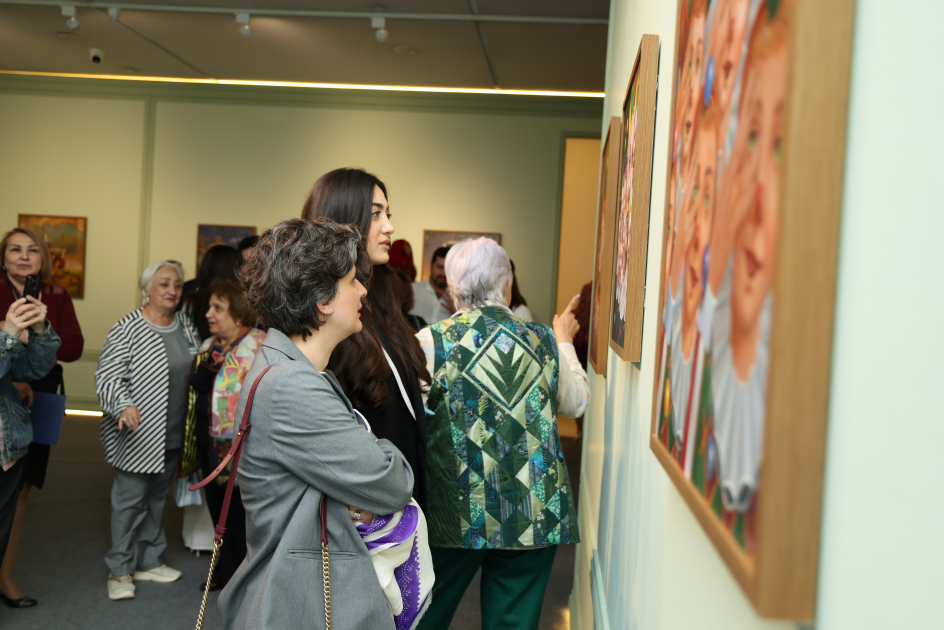 Heydar Aliyev Center hosts Brazilian artist`s exhibition "Reflection of Eternity" (PHOTO/VIDEO)
