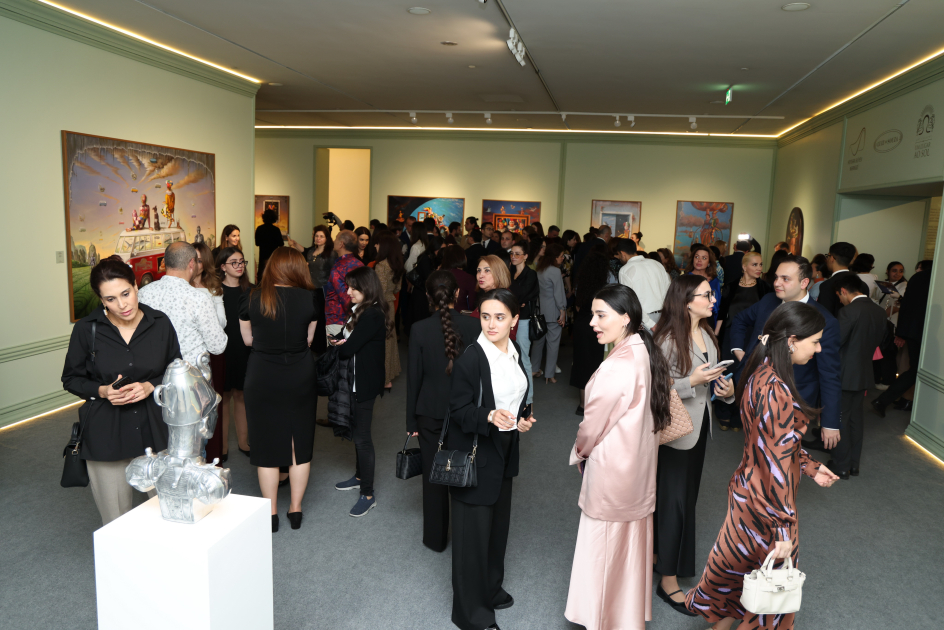 Heydar Aliyev Center hosts Brazilian artist`s exhibition "Reflection of Eternity" (PHOTO/VIDEO)