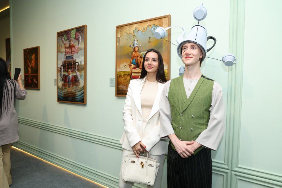 Heydar Aliyev Center hosts Brazilian artist`s exhibition "Reflection of Eternity" (PHOTO/VIDEO)