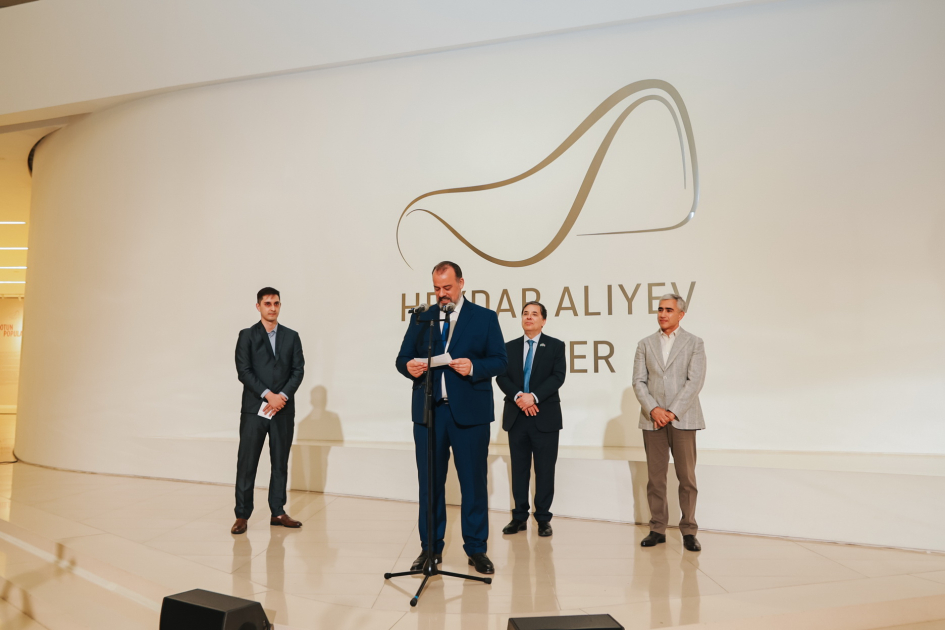 Heydar Aliyev Center hosts Brazilian artist`s exhibition "Reflection of Eternity" (PHOTO/VIDEO)