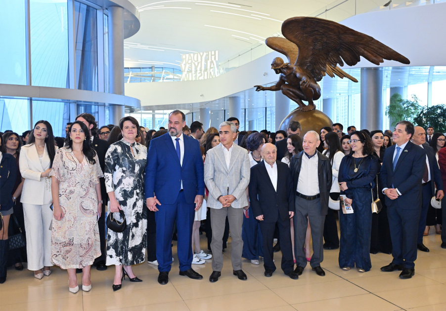 Heydar Aliyev Center hosts Brazilian artist`s exhibition "Reflection of Eternity" (PHOTO/VIDEO)
