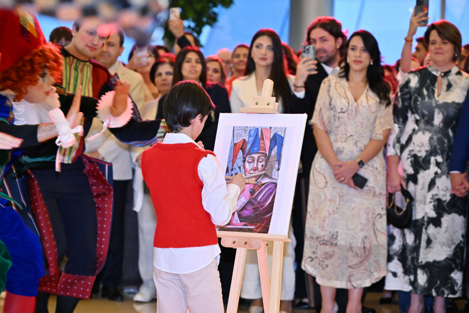 Heydar Aliyev Center hosts Brazilian artist`s exhibition "Reflection of Eternity" (PHOTO/VIDEO)