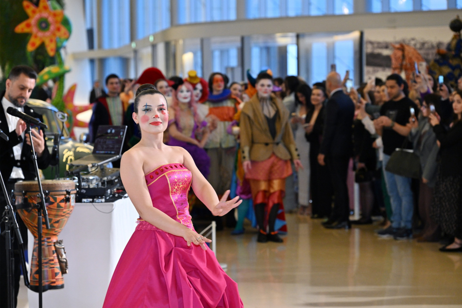 Heydar Aliyev Center hosts Brazilian artist`s exhibition "Reflection of Eternity" (PHOTO/VIDEO)