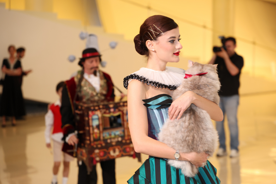 Heydar Aliyev Center hosts Brazilian artist`s exhibition "Reflection of Eternity" (PHOTO/VIDEO)