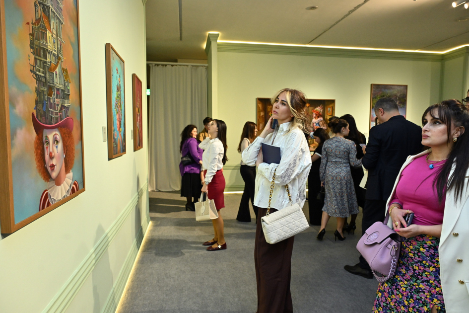 Heydar Aliyev Center hosts Brazilian artist`s exhibition "Reflection of Eternity" (PHOTO/VIDEO)