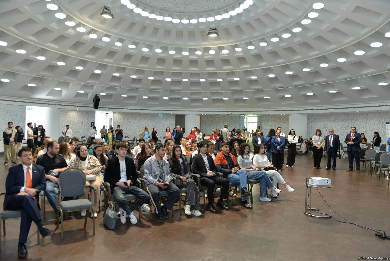 US Embassy in Azerbaijan hosts educational exhibition in Baku (PHOTO)