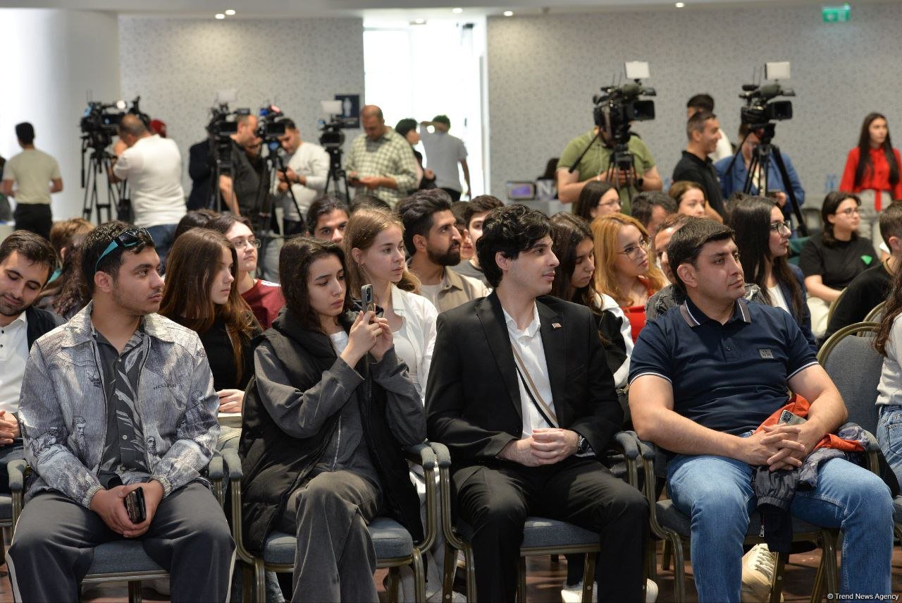 US Embassy in Azerbaijan hosts educational exhibition in Baku (PHOTO)