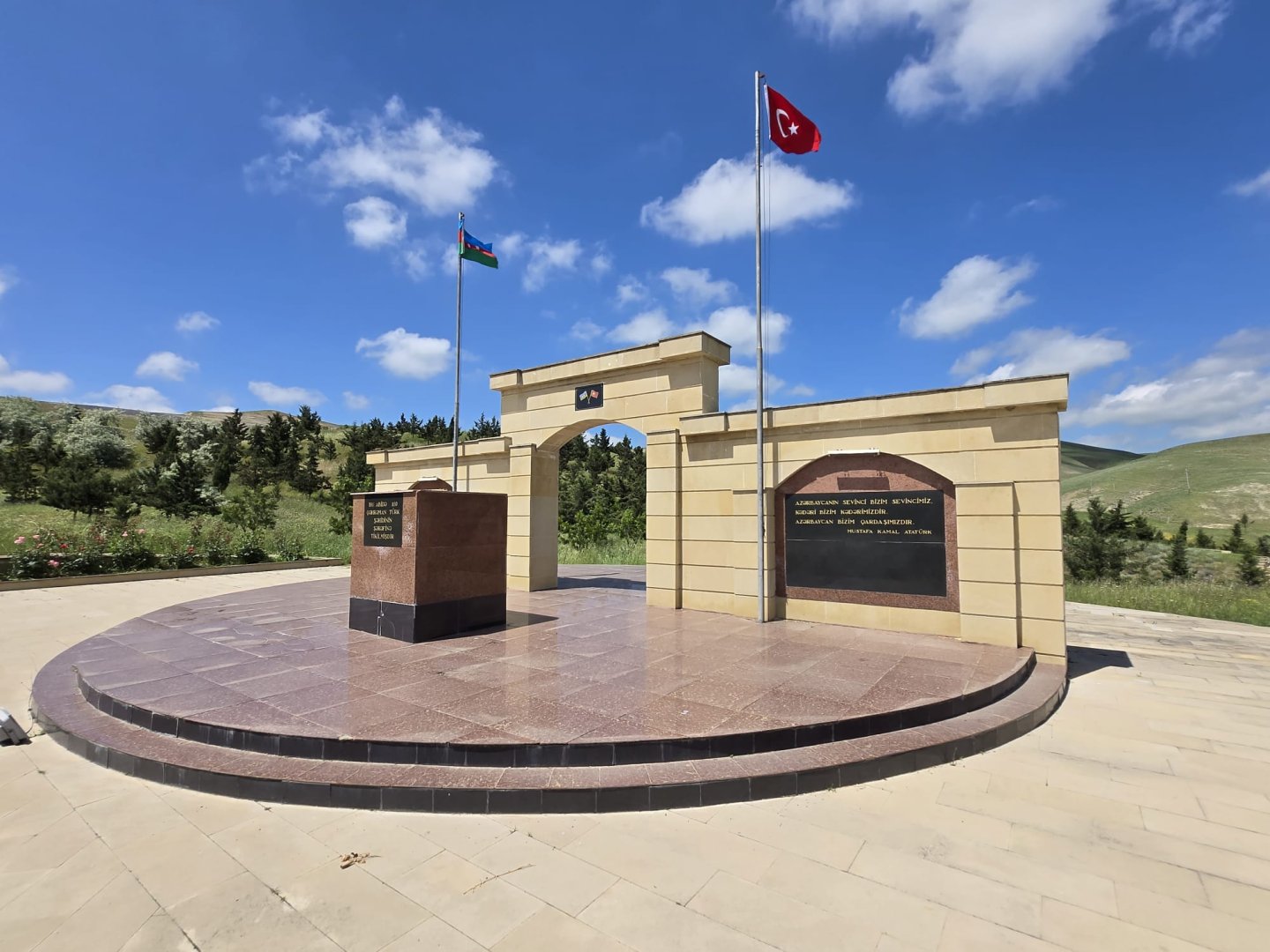 SecGen of TURKSOY visits “Turkic Martyrdom” monument in Azerbaijan's Shamakhi (PHOTO)