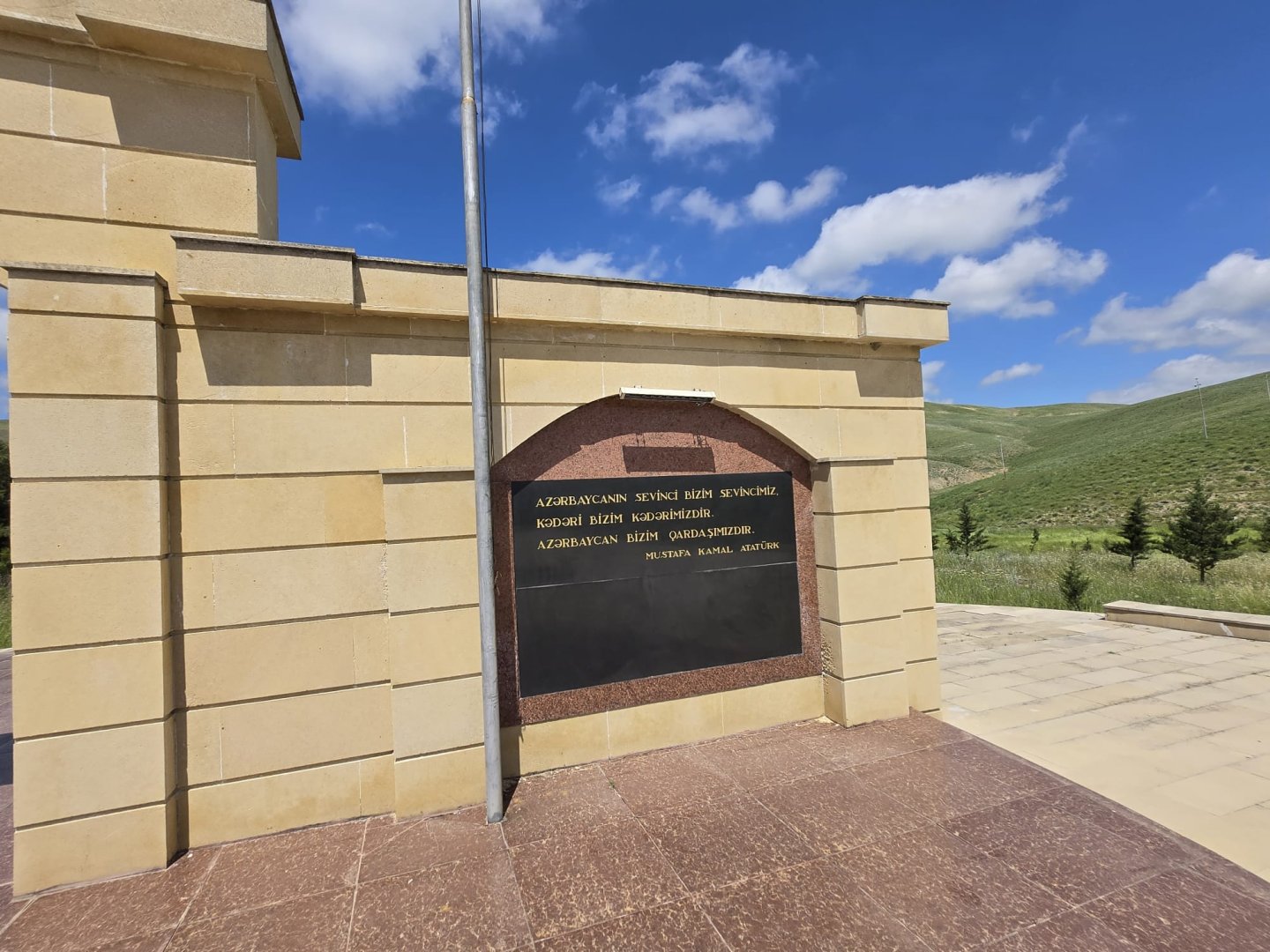 SecGen of TURKSOY visits “Turkic Martyrdom” monument in Azerbaijan's Shamakhi (PHOTO)