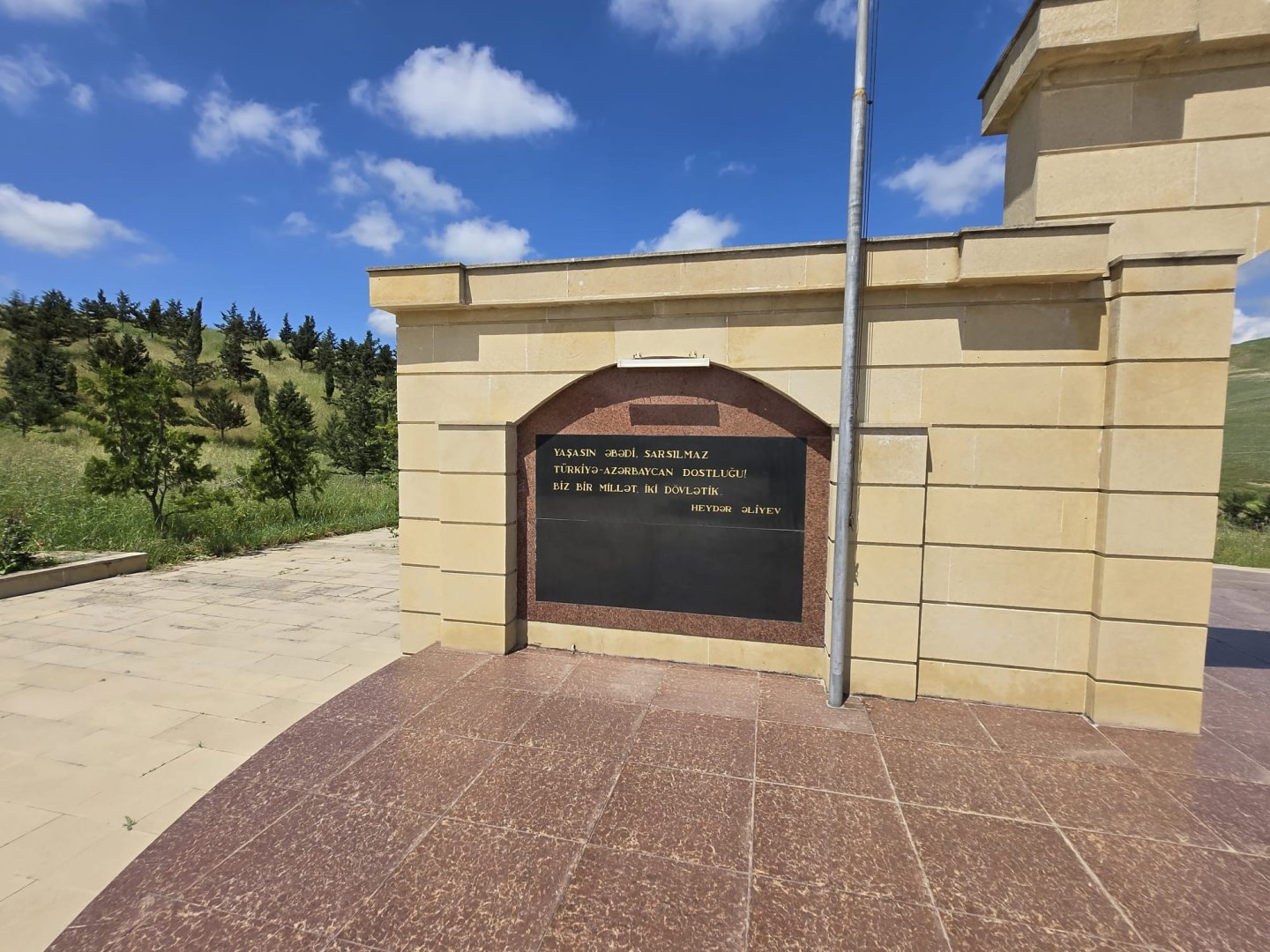SecGen of TURKSOY visits “Turkic Martyrdom” monument in Azerbaijan's Shamakhi (PHOTO)