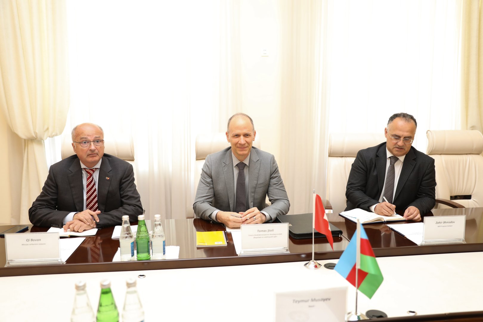 Azerbaijan, Switzerland discuss cooperation in healthcare (PHOTO)