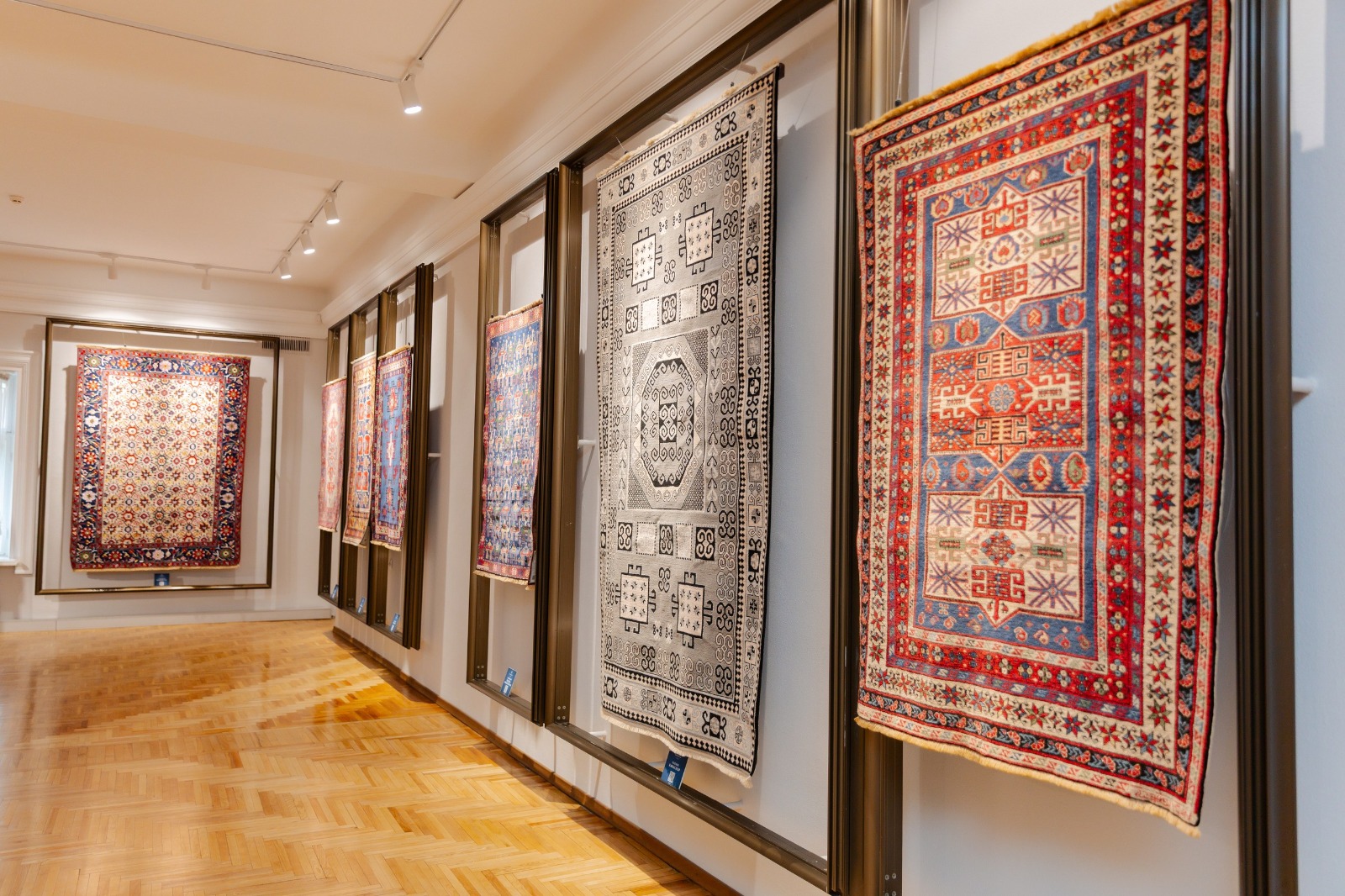 "Azerkhalcha" OJSC opened the carpet exhibition"Harmony of Beauty. The Timeless Elegance of Azerbaijani Carpets" for the first time in Moldova (PHOTO)