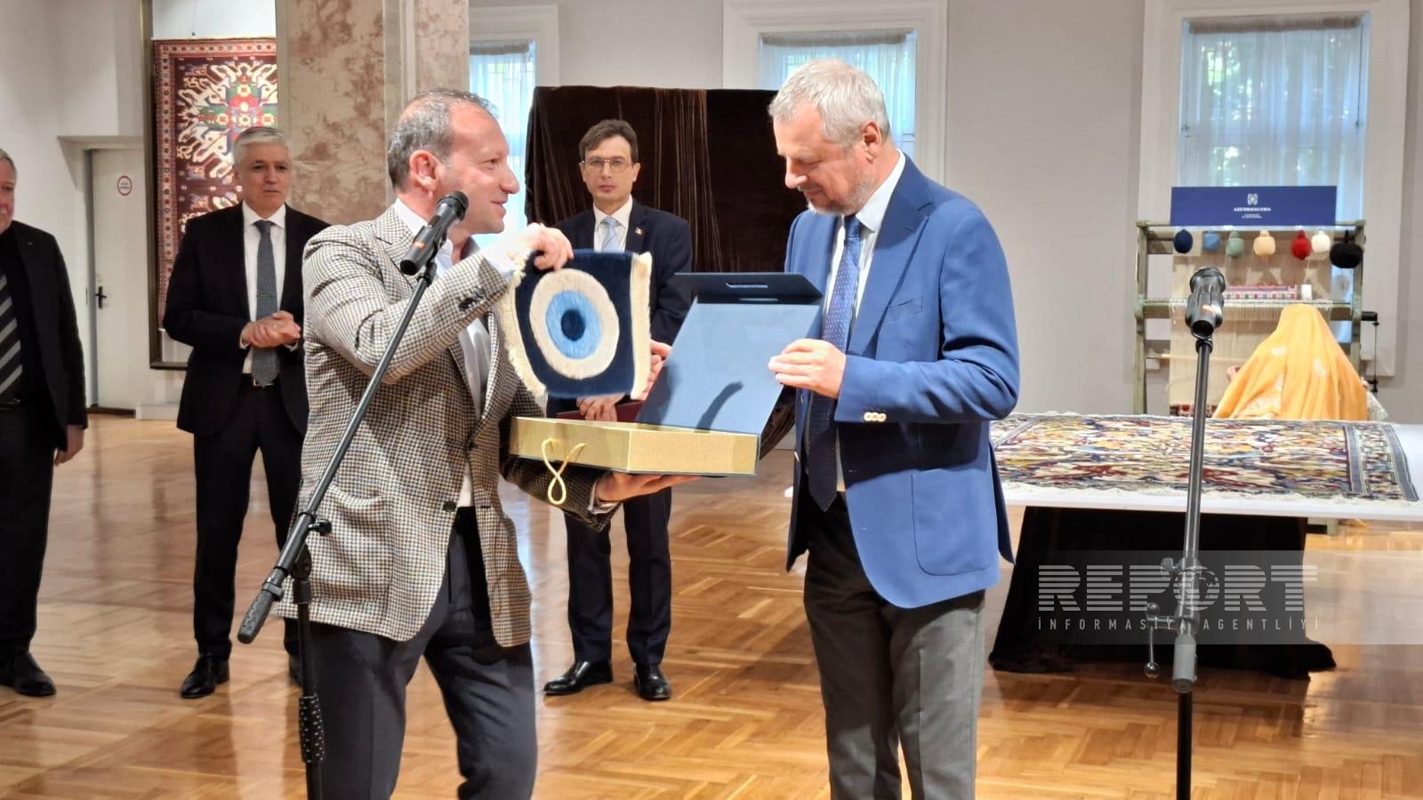 "Azerkhalcha" OJSC opened the carpet exhibition"Harmony of Beauty. The Timeless Elegance of Azerbaijani Carpets" for the first time in Moldova (PHOTO)