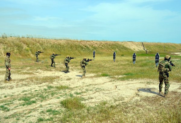 Azerbaijani Army holds drills on ins and outs of combat operations (VIDEO)