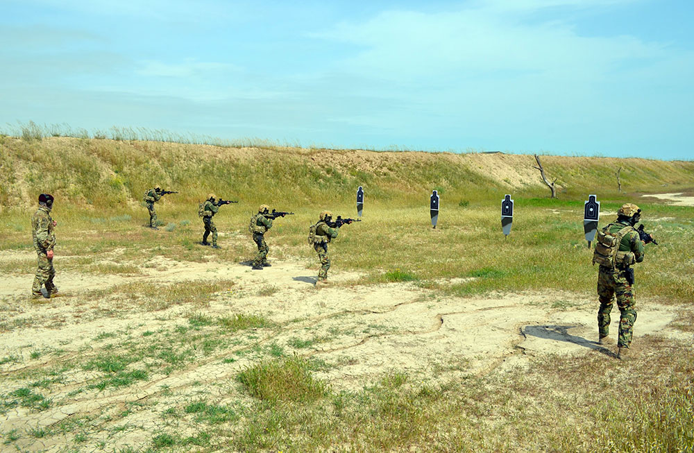 Azerbaijani Army holds drills on ins and outs of combat operations (VIDEO)