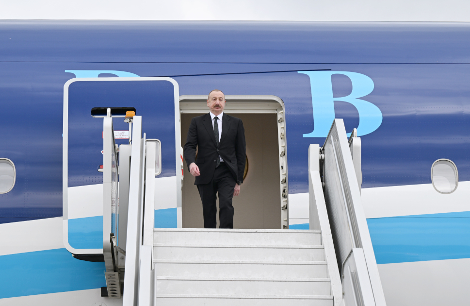 President Ilham Aliyev arrives in Hungary for working visit (PHOTO)