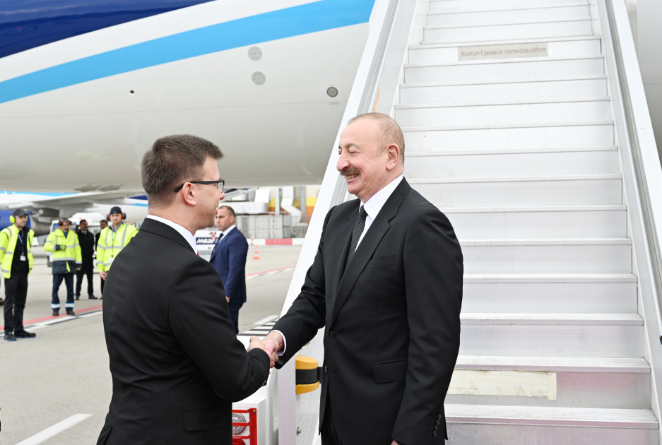 President Ilham Aliyev arrives in Hungary for working visit (PHOTO)