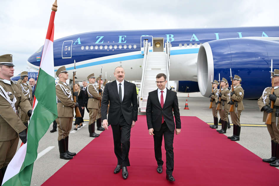 President Ilham Aliyev arrives in Hungary for working visit (PHOTO)
