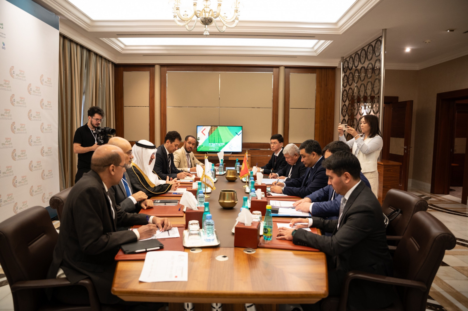 Kyrgyzstan, IsDB discuss expansion of joint project portfolio