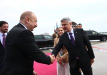 President Ilham Aliyev concludes working visit to Hungary (PHOTO)