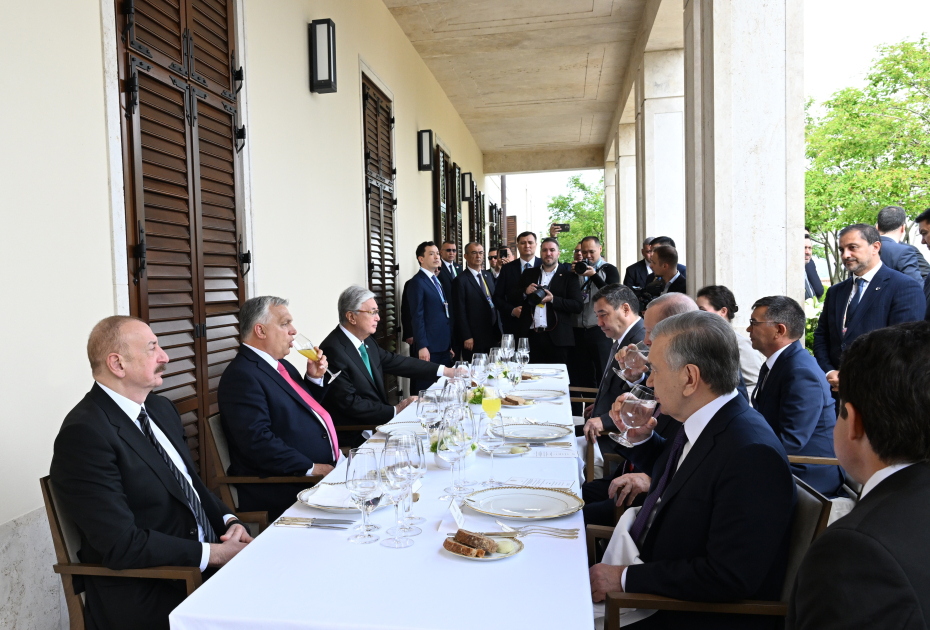 President Ilham Aliyev attends official luncheon in honor of OTS heads of state and government in Budapest (PHOTO/VIDEO)