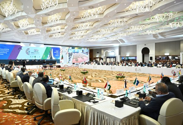 Azerbaijan, IsDB hold talks on sustainable infrastructure projects (PHOTO)