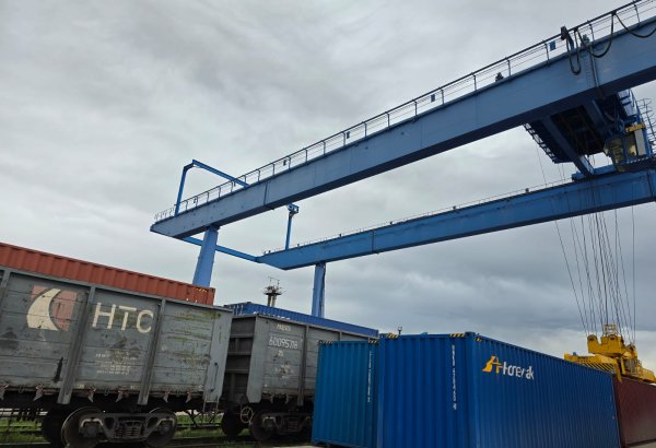 Kazakhstan launches efficient container train using recycled railcars
