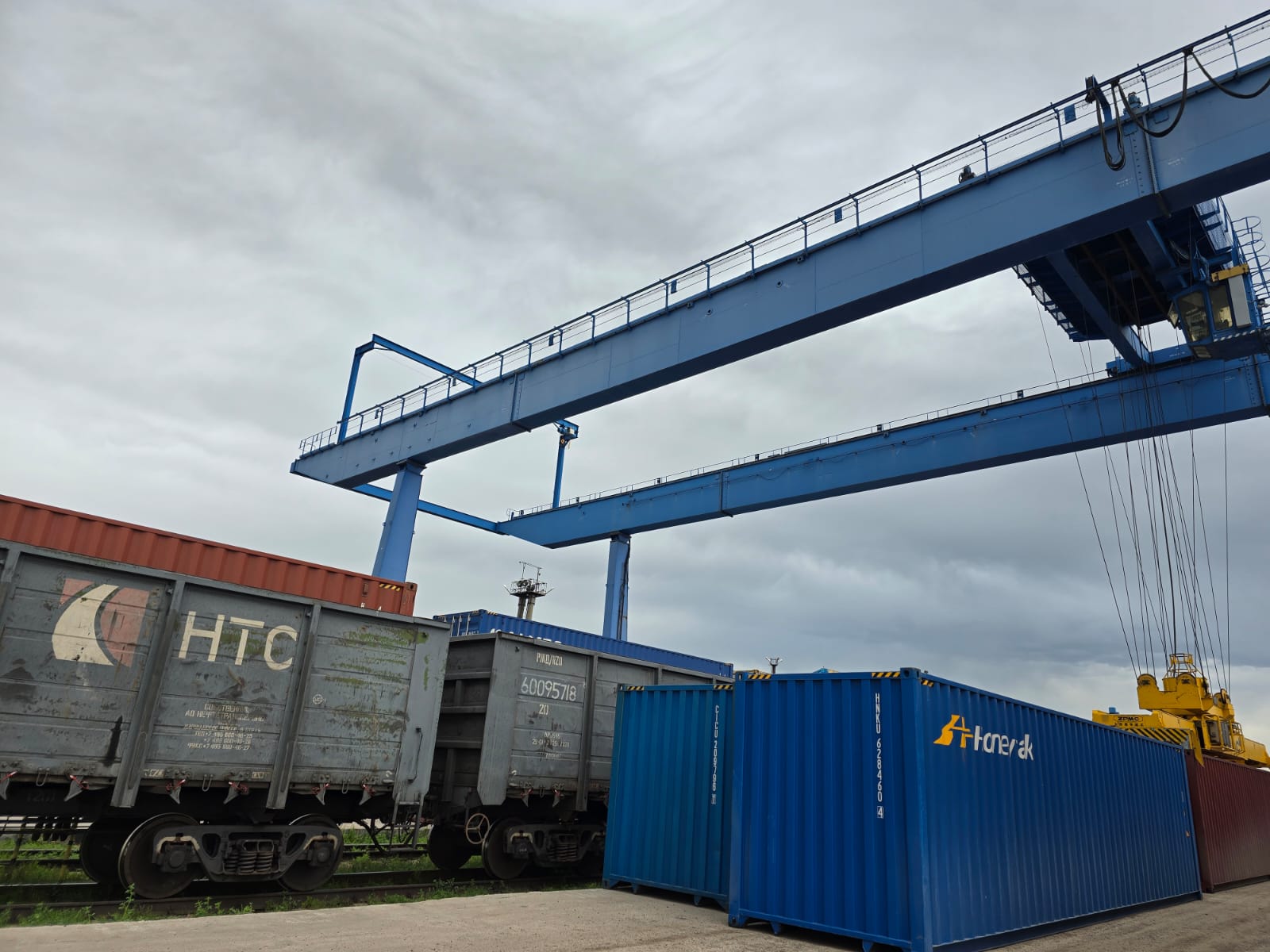 Kazakhstan launches efficient container train using recycled railcars