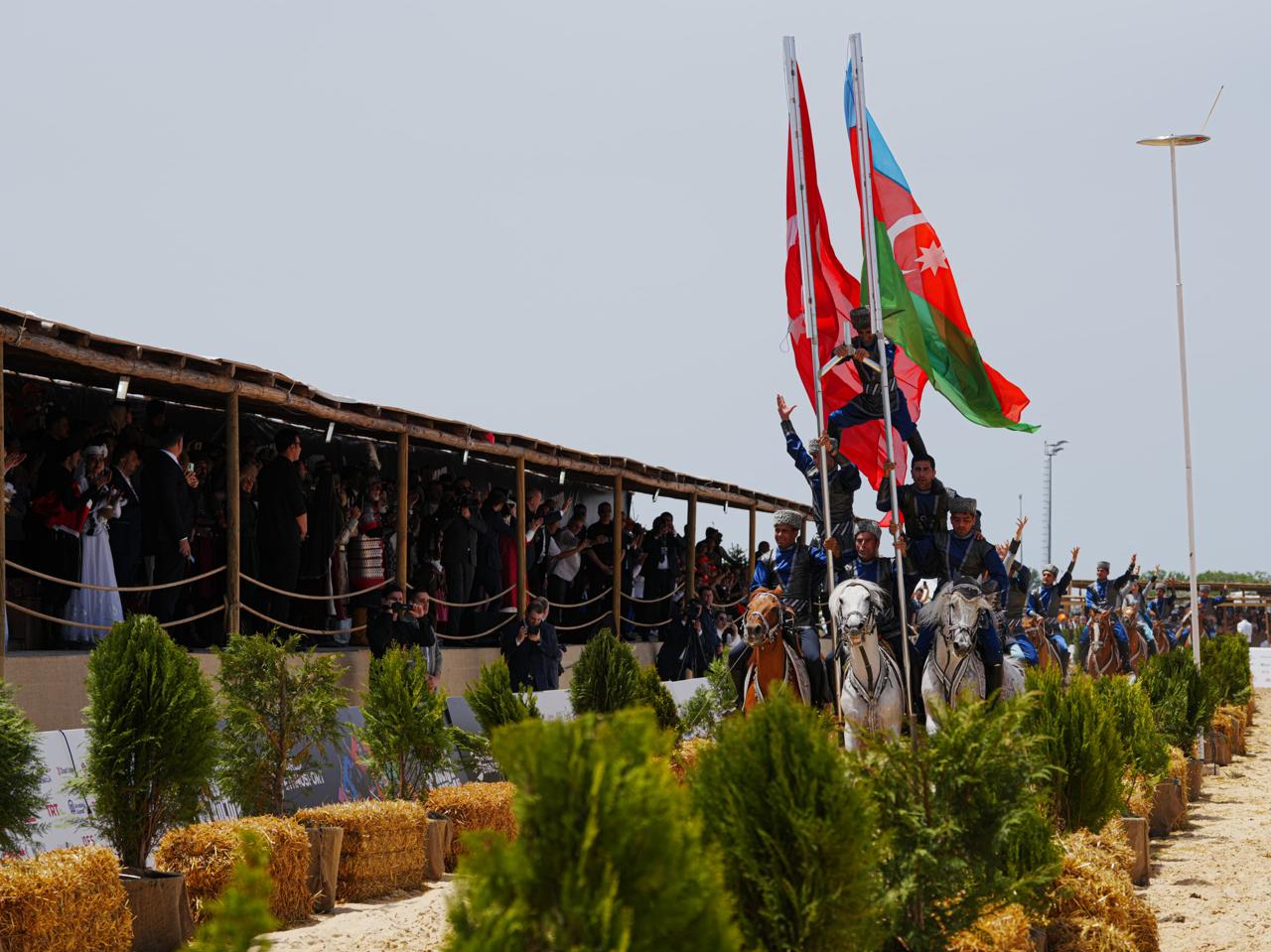 Recep Tayyip Erdogan and his spouse watch performance of Azerbaijani participants at Ethnosport and Culture Festival (PHOTO)
