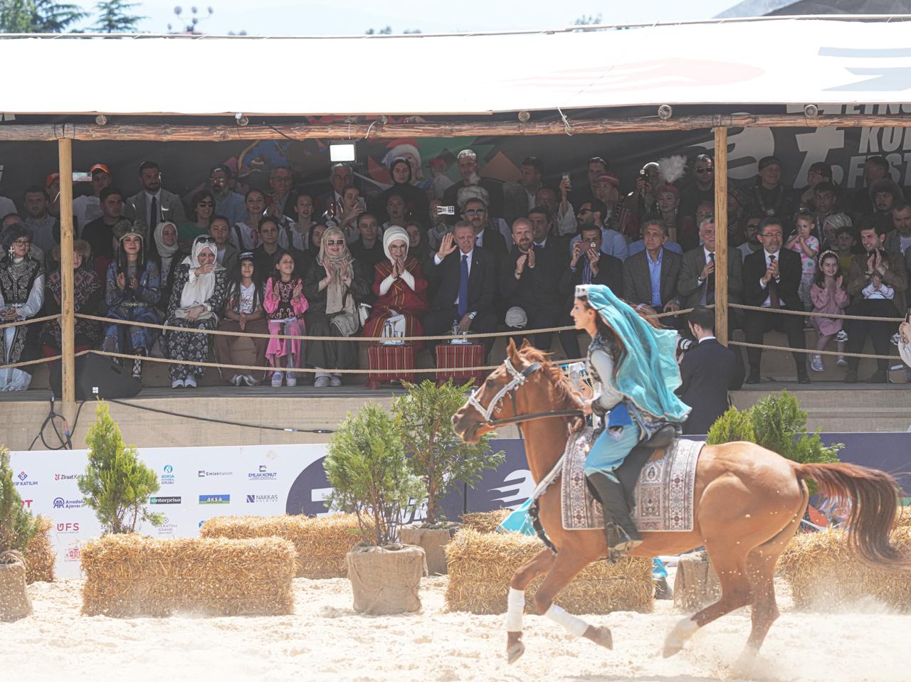 Recep Tayyip Erdogan and his spouse watch performance of Azerbaijani participants at Ethnosport and Culture Festival (PHOTO)